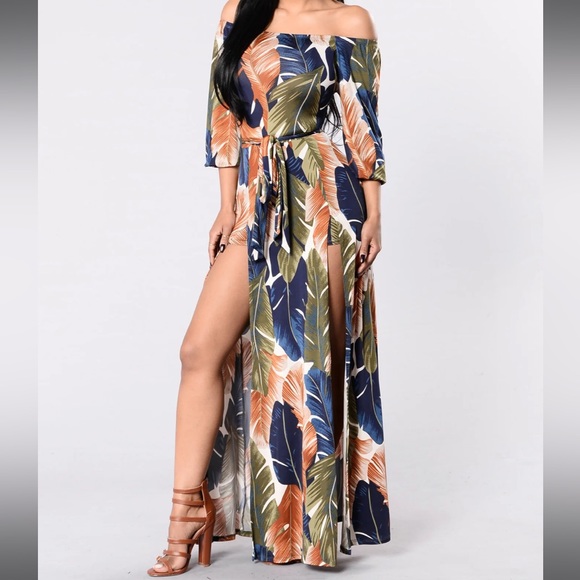 FashionNova Off Shoulder Maxi Dress Size Small - Picture 1 of 10